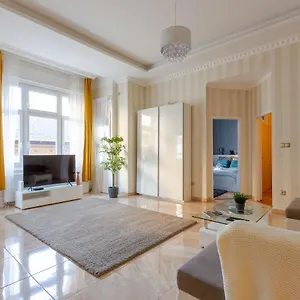 Luxury Downtown By Anna Apartment Budapest