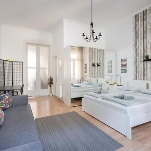 K10 - Kazinczy Street Heritage - Location By Bqa Appartement Budapest