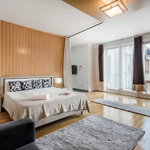 Bpr Timber Loft With Balcony Apartment Budapest